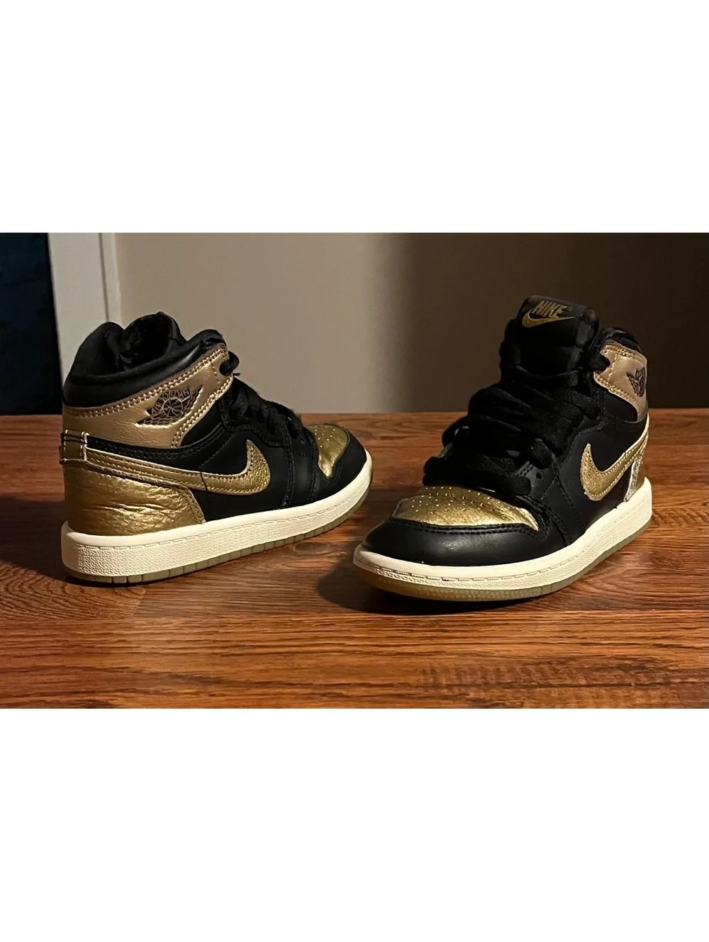 Jordan 1 Retro High OG Black Metallic Gold Size 11c